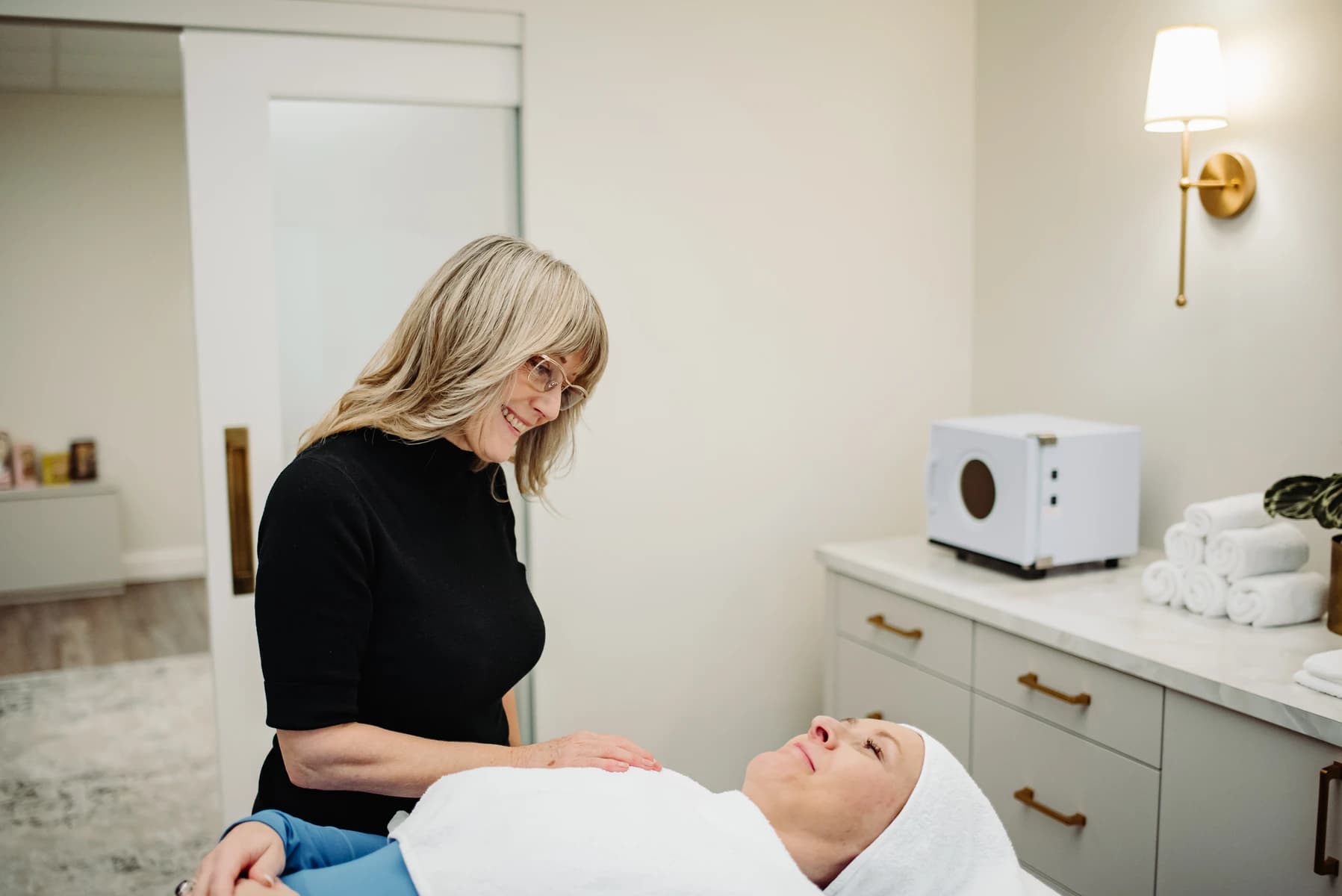 Customized chemical peel treatments in Ottawa by Louise Green